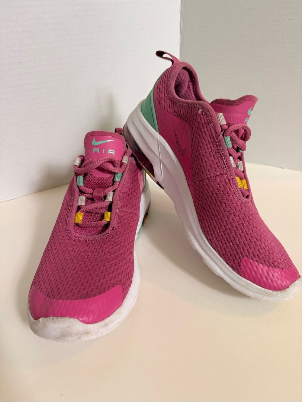 Nike Air Max Motion 2 ‘Cosmic Fuschia’ Mint White - Girls Size 5Y / Women’s 6.5